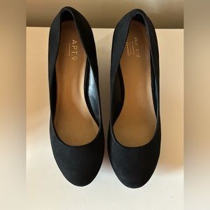 Black Wedge Heels Close-Toe